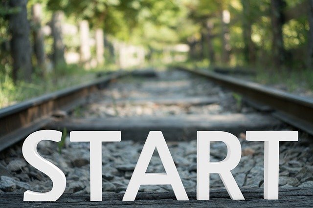 A railroad with the word start in front of it.