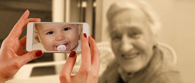 Someone took the photo of an old woman but the phone shows a baby instead.