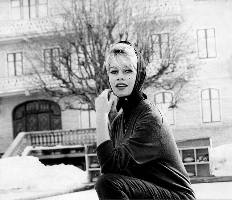 Black and white photo of a young woman.